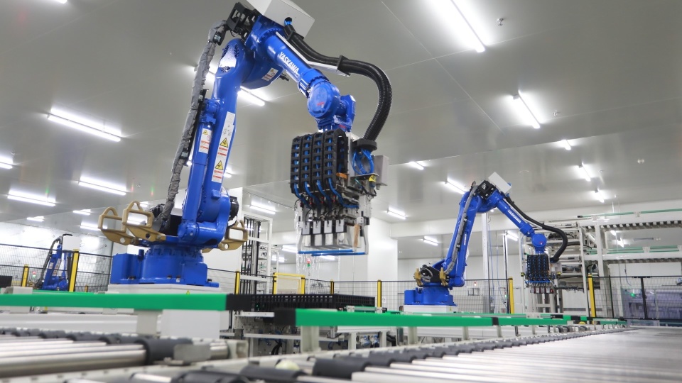 中創新航武漢基地:智能制造讓工廠實現設計產能110%